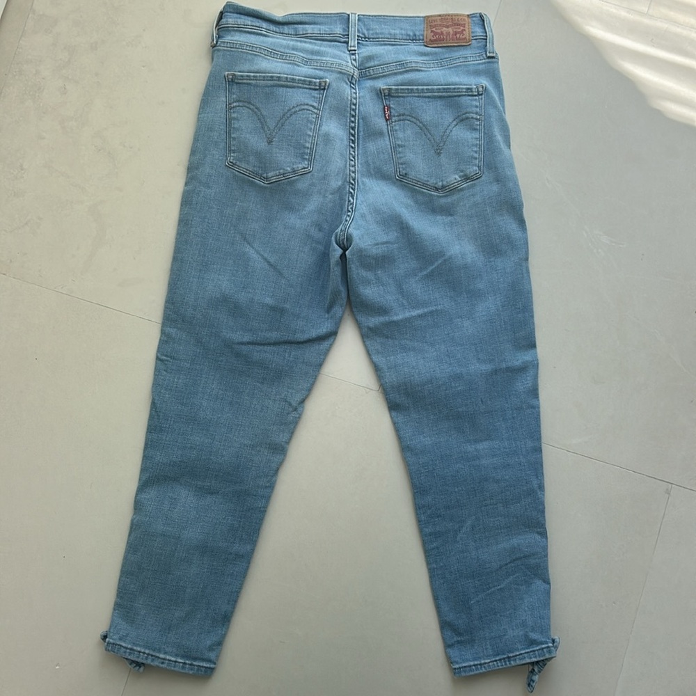EUC Levis Blue Jeans with bow detail - Picture 4 of 5